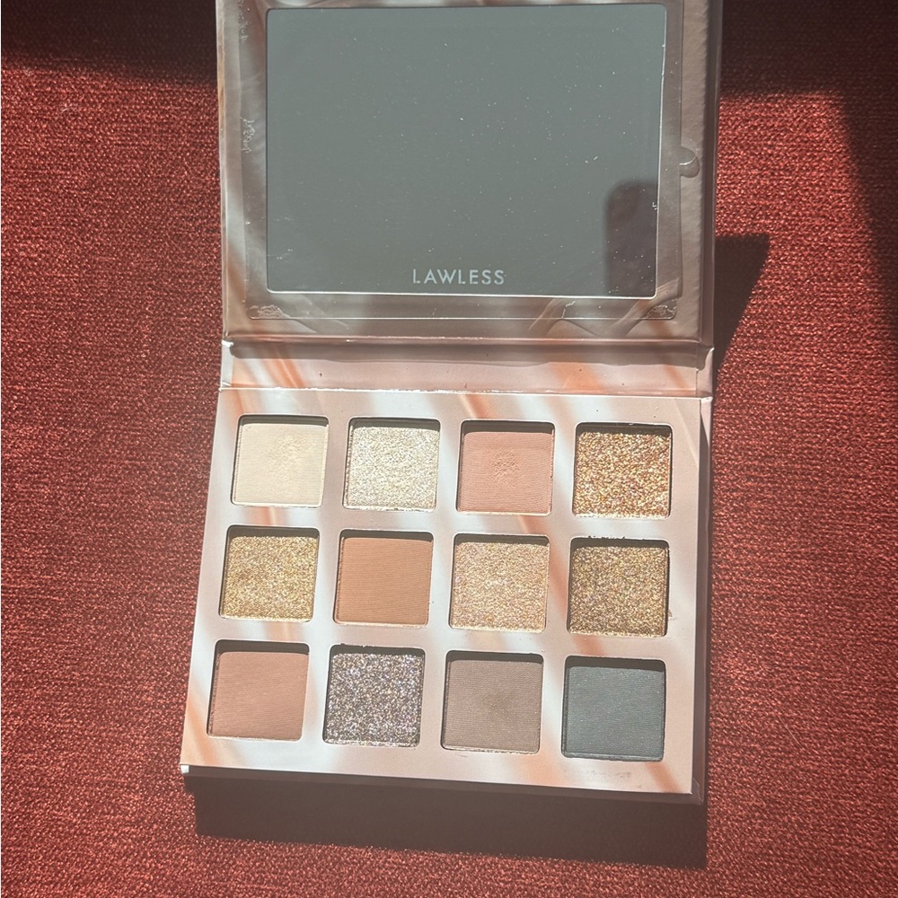 LAWLESS Eyeshadow Palette